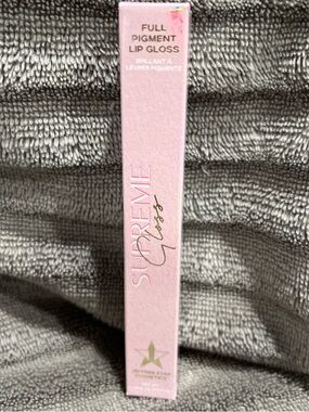 Supreme Gloss Full Pigment Lip Gloss in Pink